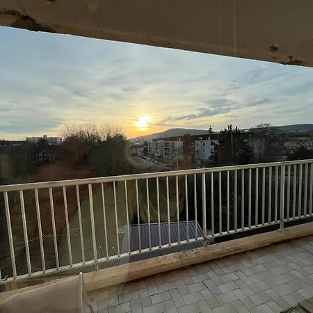 3 Parking アパート メス